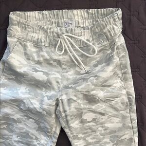 BEVY FLOG Camo Jogger Pants - Gray